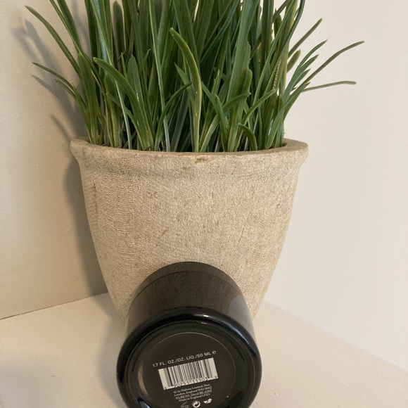 Jo Malone Myrrh & Tonka Body Crème
New with tags without the box. 50 ML. - Picture 4 of 4